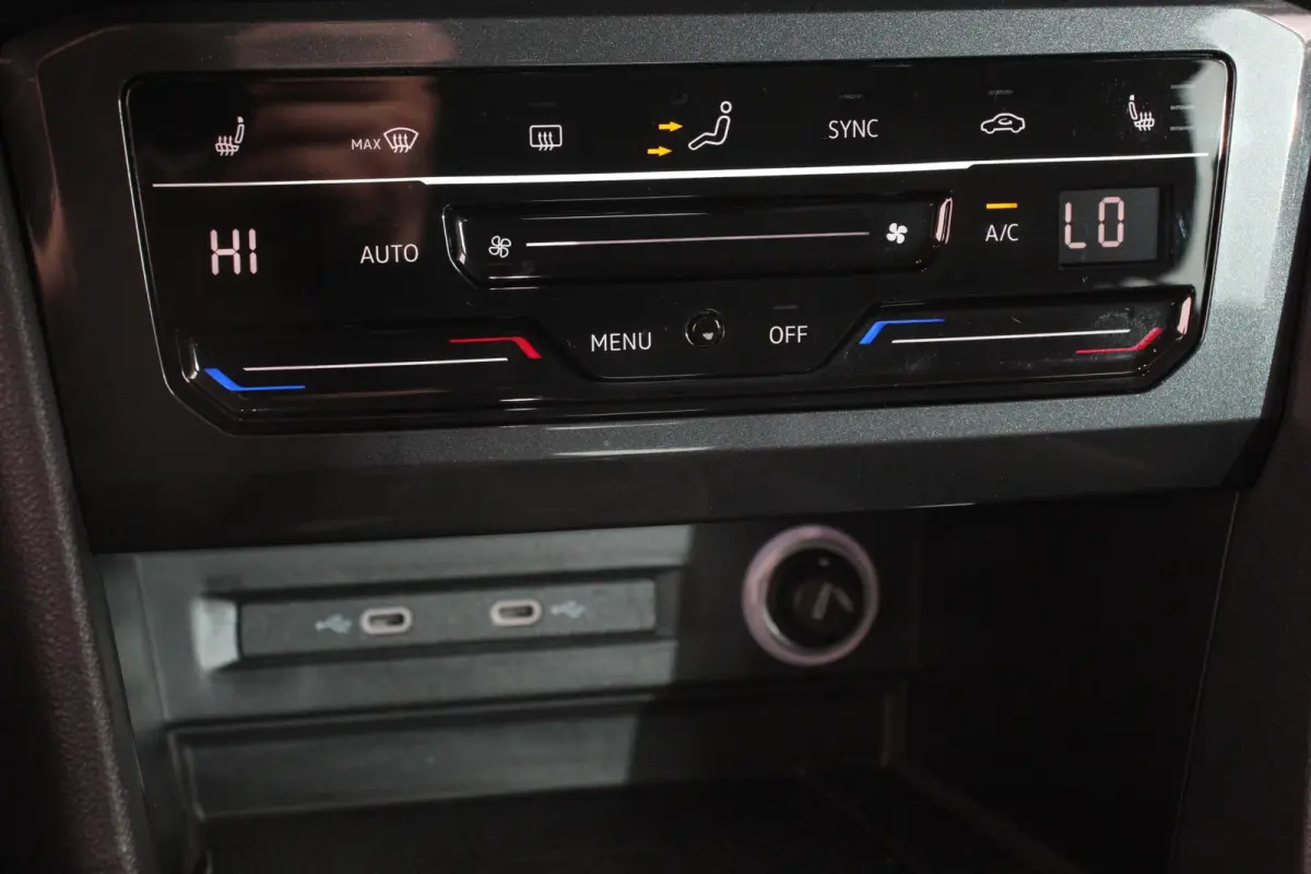 1.5 TSI DSG Active Navigatie Climate Control Adaptive Cruise Camera Control Led Dab Stoelverwarming Lichtmetalen Velgen