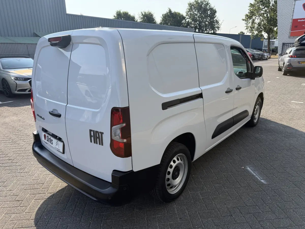 100pk L2 1000kg (Laadruimte betimmering - Camera - Airco - Navigatie - Parkeersensoren V+A - Digitale spiegel - Moduwork - Apple Carplay)