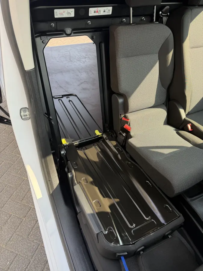 100pk L2 1000kg (Laadruimte betimmering - Camera - Airco - Navigatie - Parkeersensoren V+A - Digitale spiegel - Moduwork - Apple Carplay)