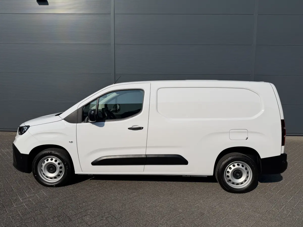 100pk L2 1000kg (Laadruimte betimmering - Camera - Airco - Navigatie - Parkeersensoren V+A - Digitale spiegel - Moduwork - Apple Carplay)