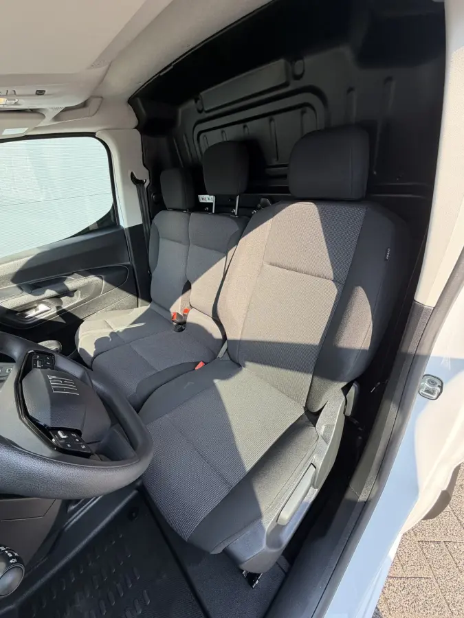 100pk L2 1000kg (Laadruimte betimmering - Camera - Airco - Navigatie - Parkeersensoren V+A - Digitale spiegel - Moduwork - Apple Carplay)