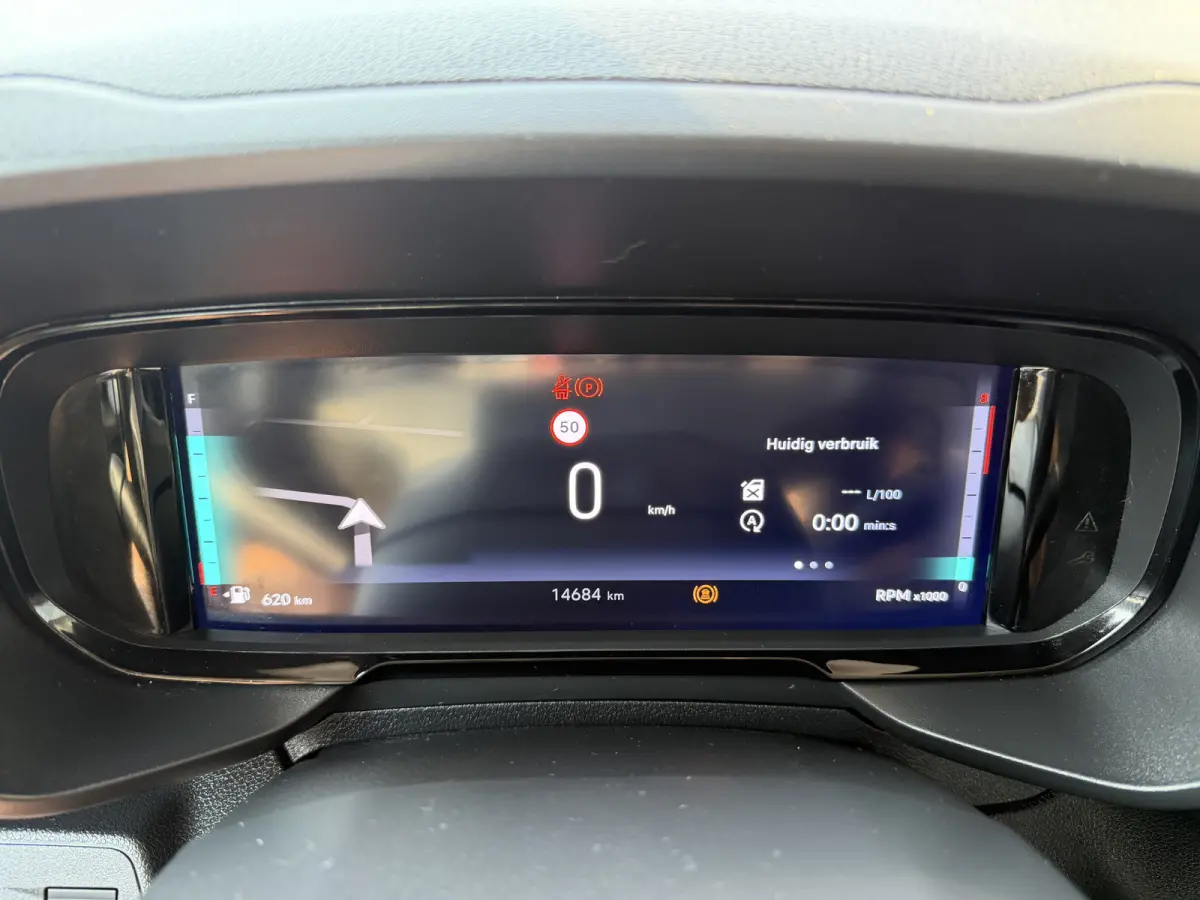 100pk L2 1000kg (Laadruimte betimmering - Camera - Airco - Navigatie - Parkeersensoren V+A - Digitale spiegel - Moduwork - Apple Carplay)