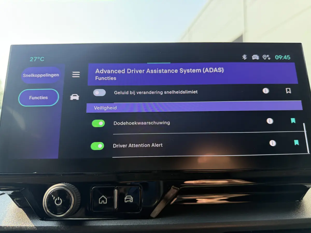 100pk L2 1000kg (Laadruimte betimmering - Camera - Airco - Navigatie - Parkeersensoren V+A - Digitale spiegel - Moduwork - Apple Carplay)