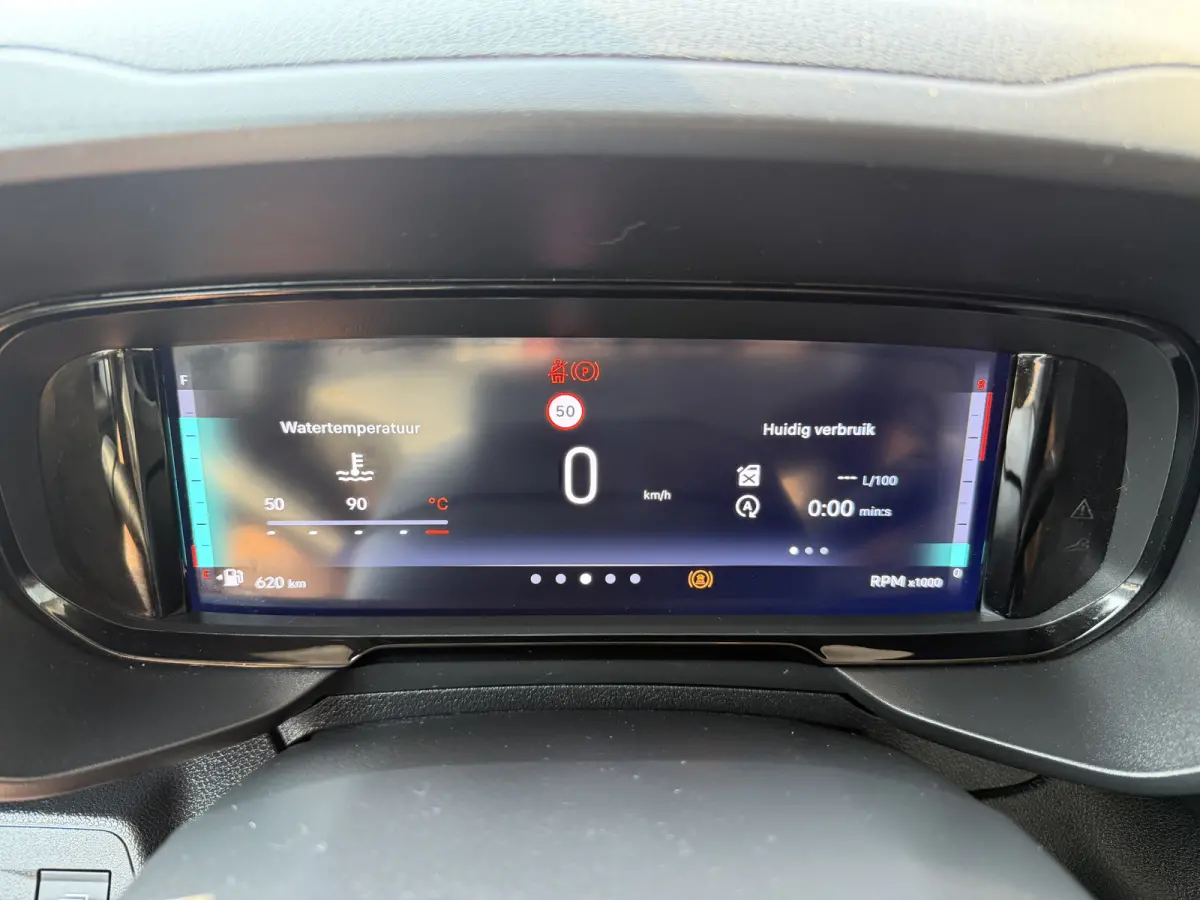 100pk L2 1000kg (Laadruimte betimmering - Camera - Airco - Navigatie - Parkeersensoren V+A - Digitale spiegel - Moduwork - Apple Carplay)