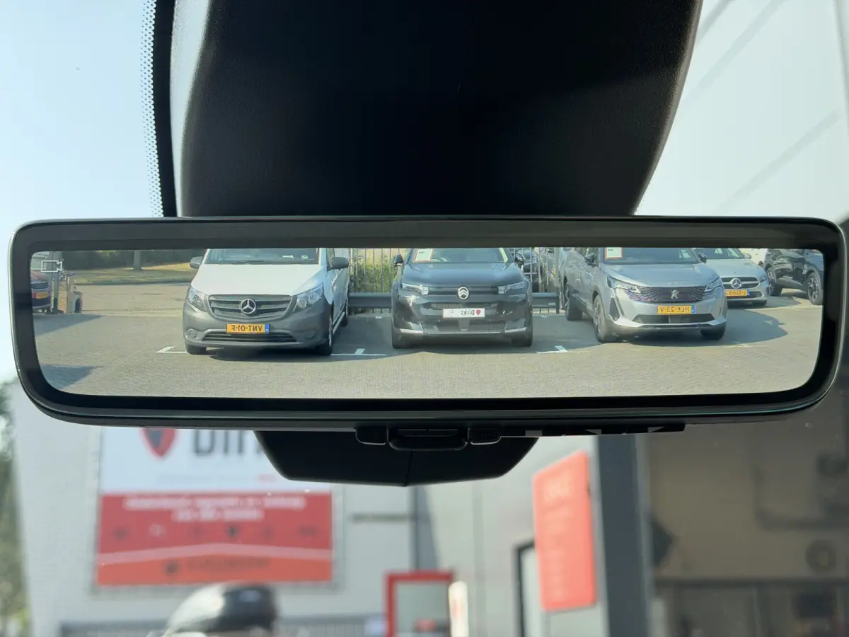 100pk L2 1000kg (Laadruimte betimmering - Camera - Airco - Navigatie - Parkeersensoren V+A - Digitale spiegel - Moduwork - Apple Carplay)