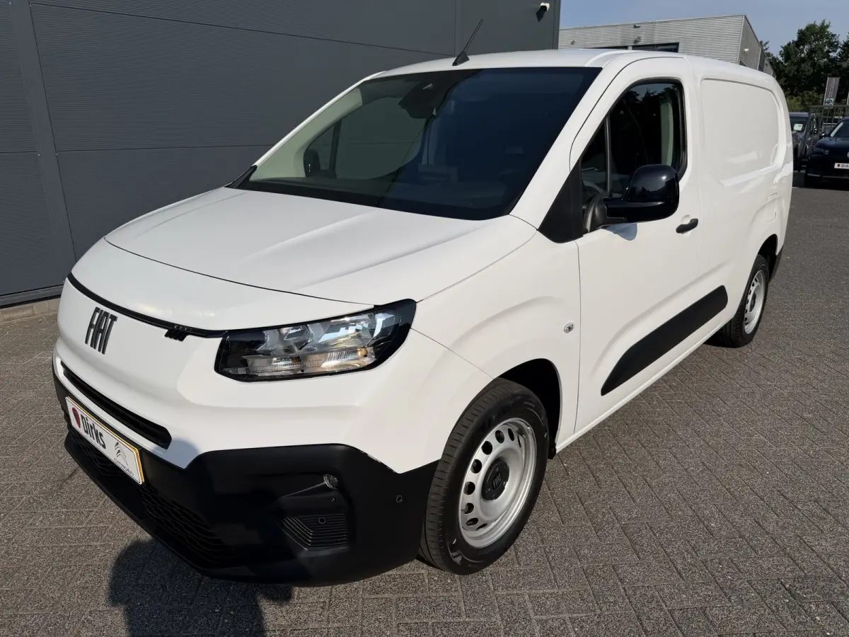 100pk L2 1000kg (Laadruimte betimmering - Camera - Airco - Navigatie - Parkeersensoren V+A - Digitale spiegel - Moduwork - Apple Carplay)