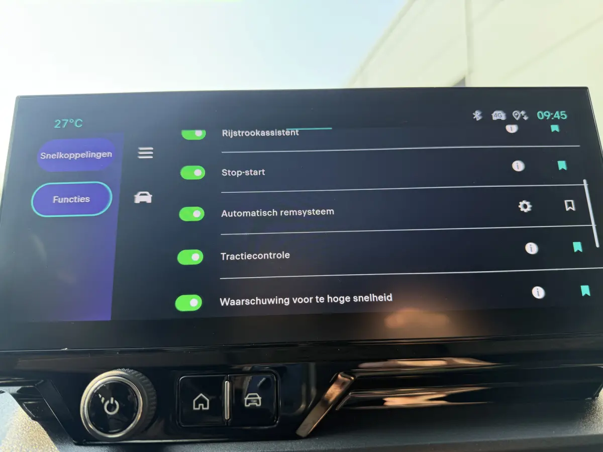 100pk L2 1000kg (Laadruimte betimmering - Camera - Airco - Navigatie - Parkeersensoren V+A - Digitale spiegel - Moduwork - Apple Carplay)