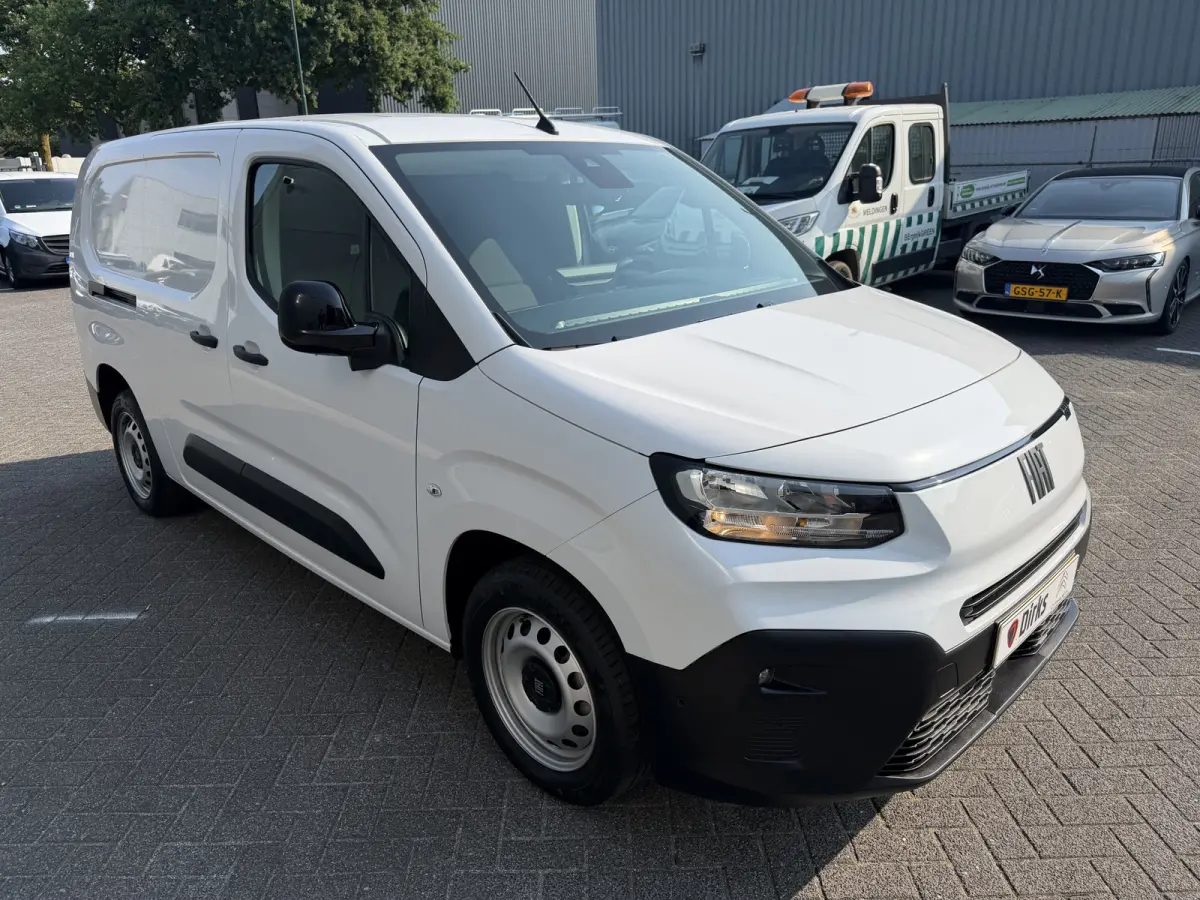 100pk L2 1000kg (Laadruimte betimmering - Camera - Airco - Navigatie - Parkeersensoren V+A - Digitale spiegel - Moduwork - Apple Carplay)