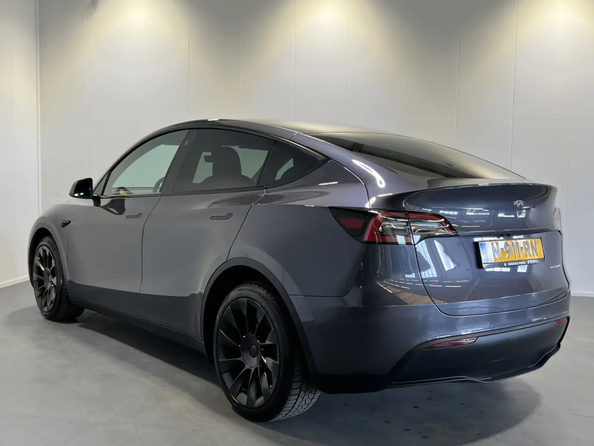 Long Range AWD 75 kWh | SoH 90.1% Autopilot | LM Velgen 20" | Voorstoelen + Achterbank Verwarmd | Panoramadak | Airco |