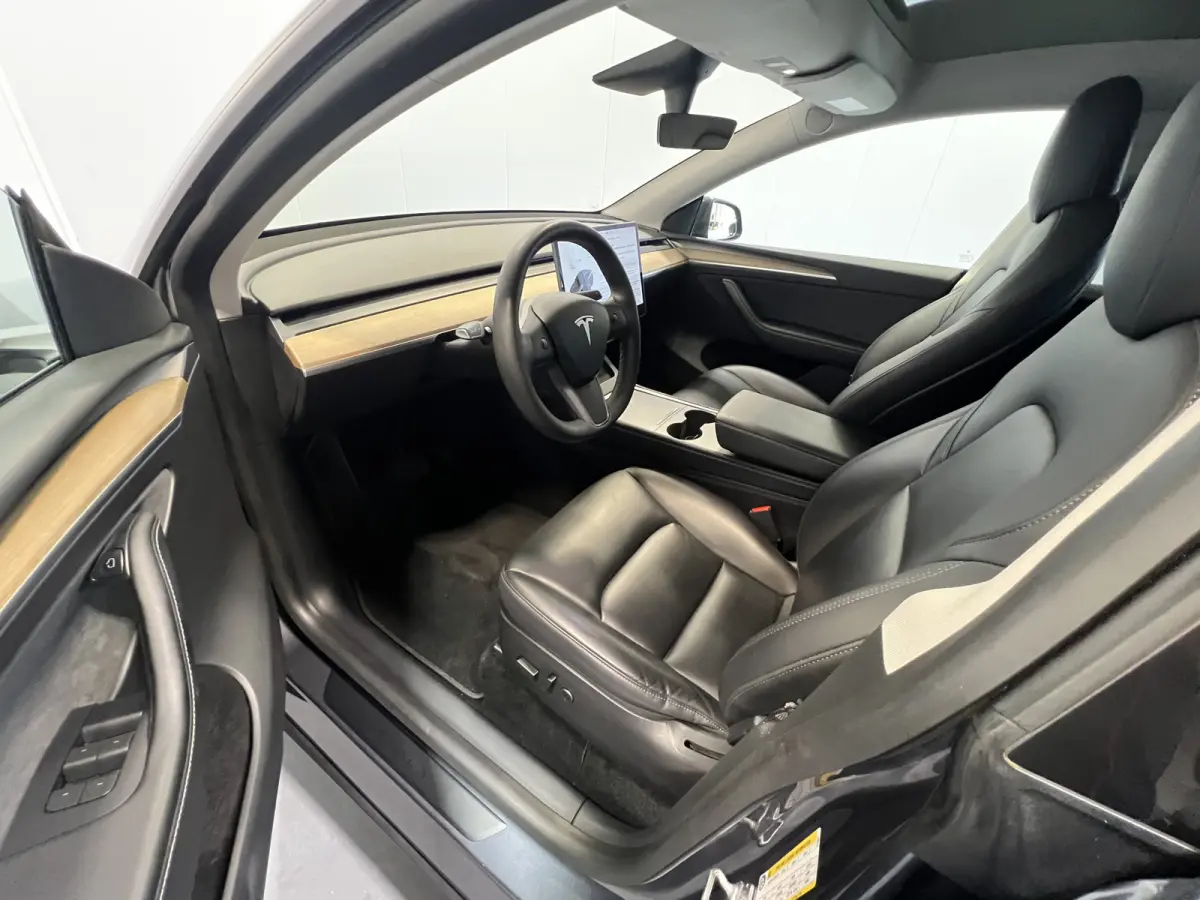 Long Range AWD 75 kWh | SoH 90.1% Autopilot | LM Velgen 20" | Voorstoelen + Achterbank Verwarmd | Panoramadak | Airco |