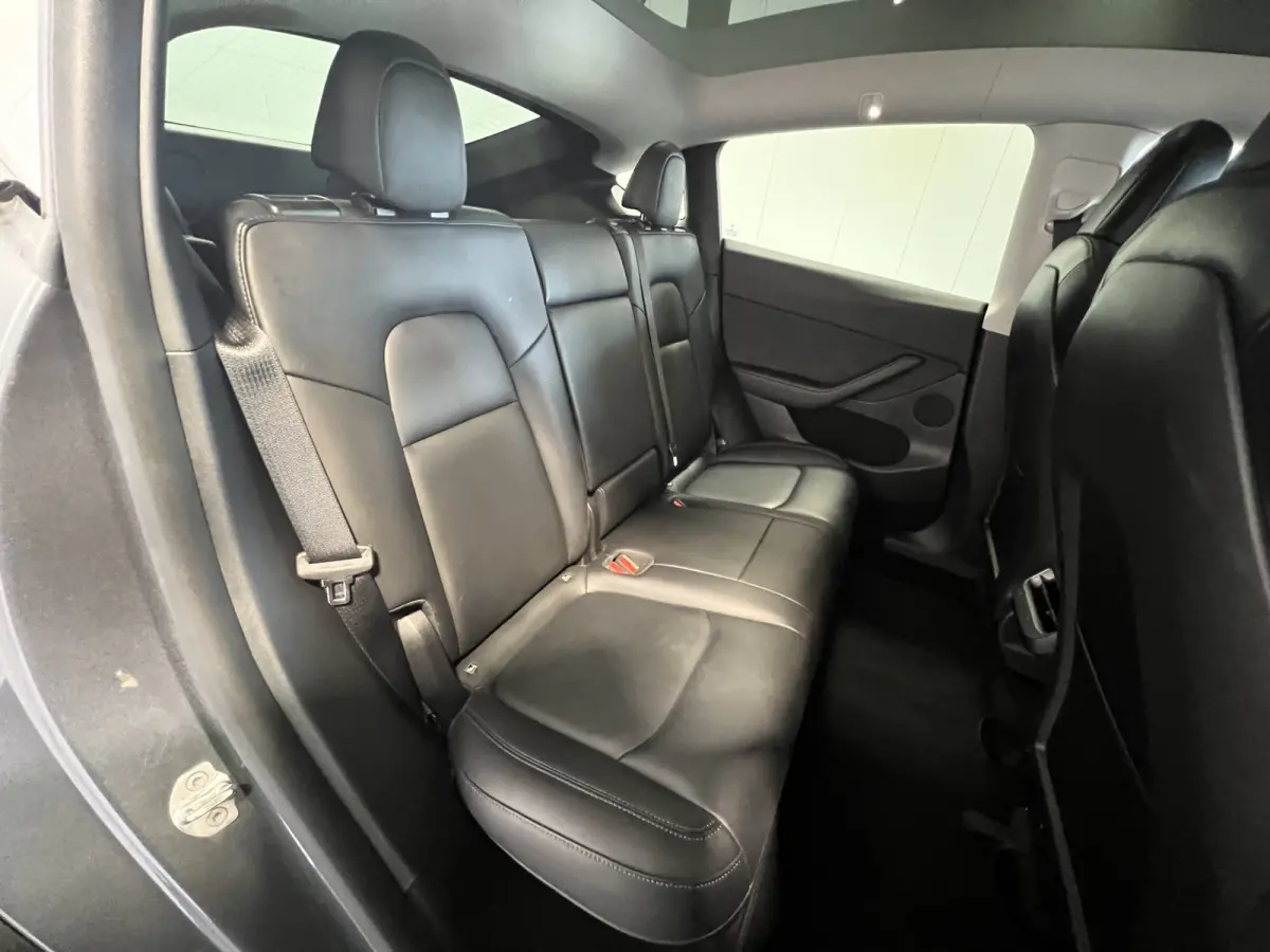 Long Range AWD 75 kWh | SoH 90.1% Autopilot | LM Velgen 20" | Voorstoelen + Achterbank Verwarmd | Panoramadak | Airco |