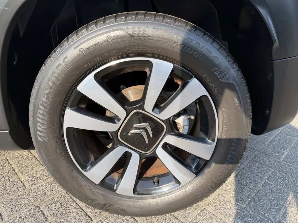 110pk Shine (Elektrisch Schuifdak - trekhaak - Camera - Parkeersensoren V+A - Automatische Airco - Navigatie - Apple carplay)