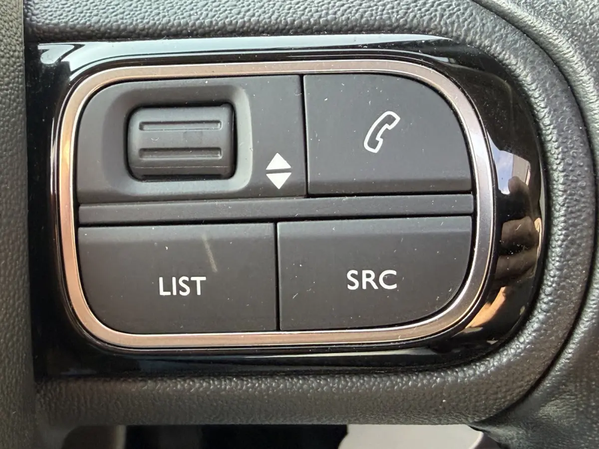 110pk Shine (Elektrisch Schuifdak - trekhaak - Camera - Parkeersensoren V+A - Automatische Airco - Navigatie - Apple carplay)