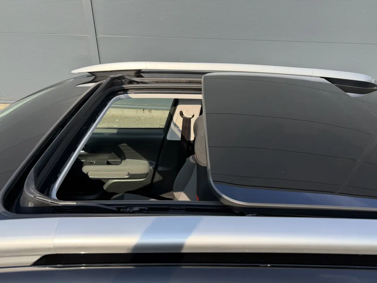 110pk Shine (Elektrisch Schuifdak - trekhaak - Camera - Parkeersensoren V+A - Automatische Airco - Navigatie - Apple carplay)