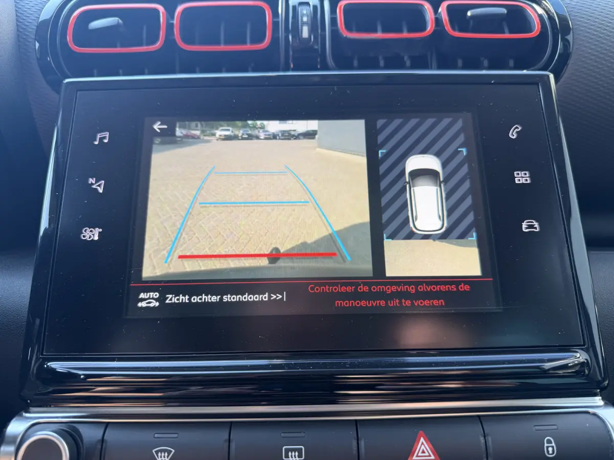 110pk Shine (Elektrisch Schuifdak - trekhaak - Camera - Parkeersensoren V+A - Automatische Airco - Navigatie - Apple carplay)