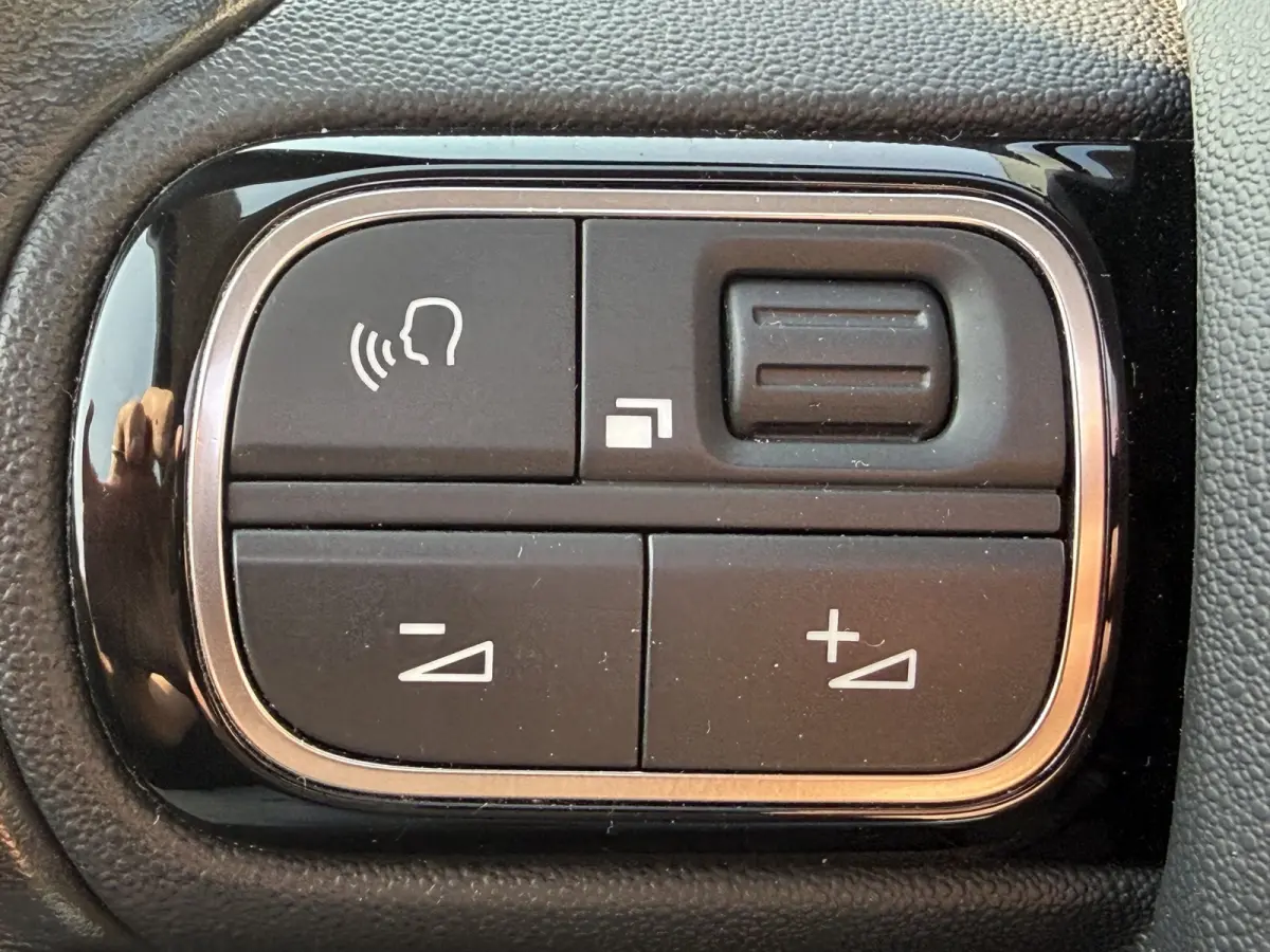 110pk Shine (Elektrisch Schuifdak - trekhaak - Camera - Parkeersensoren V+A - Automatische Airco - Navigatie - Apple carplay)