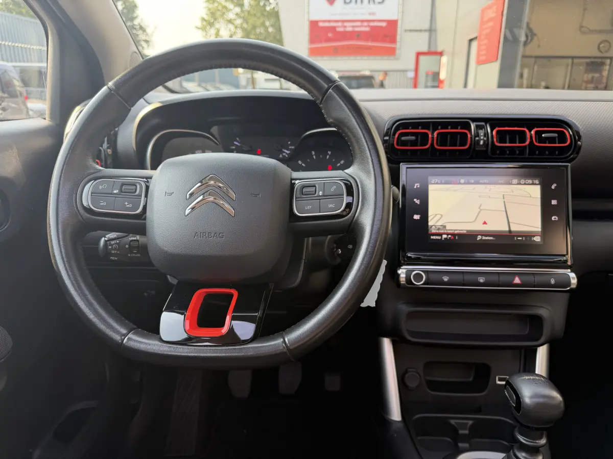 110pk Shine (Elektrisch Schuifdak - trekhaak - Camera - Parkeersensoren V+A - Automatische Airco - Navigatie - Apple carplay)