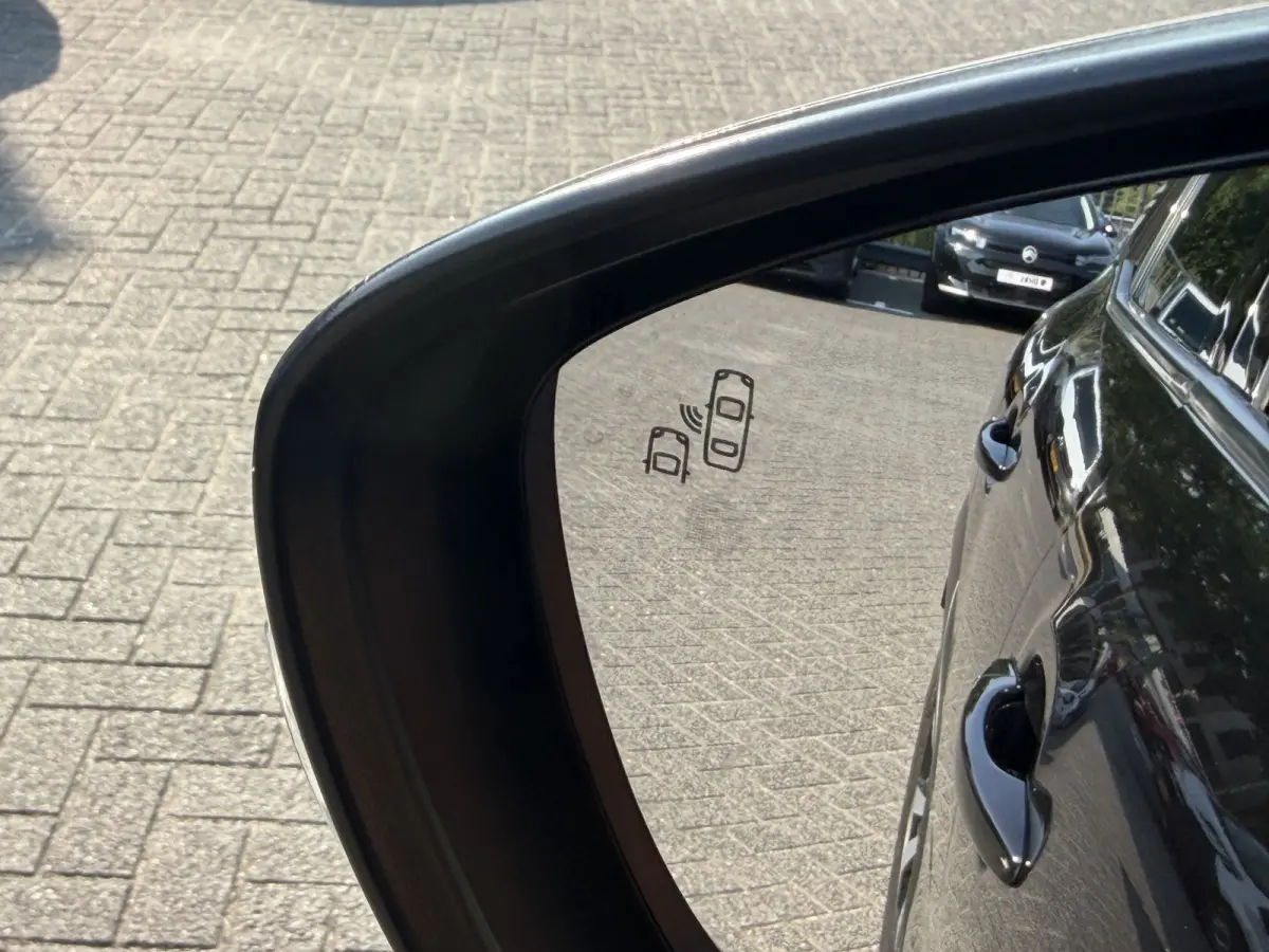 110pk Shine (Elektrisch Schuifdak - trekhaak - Camera - Parkeersensoren V+A - Automatische Airco - Navigatie - Apple carplay)