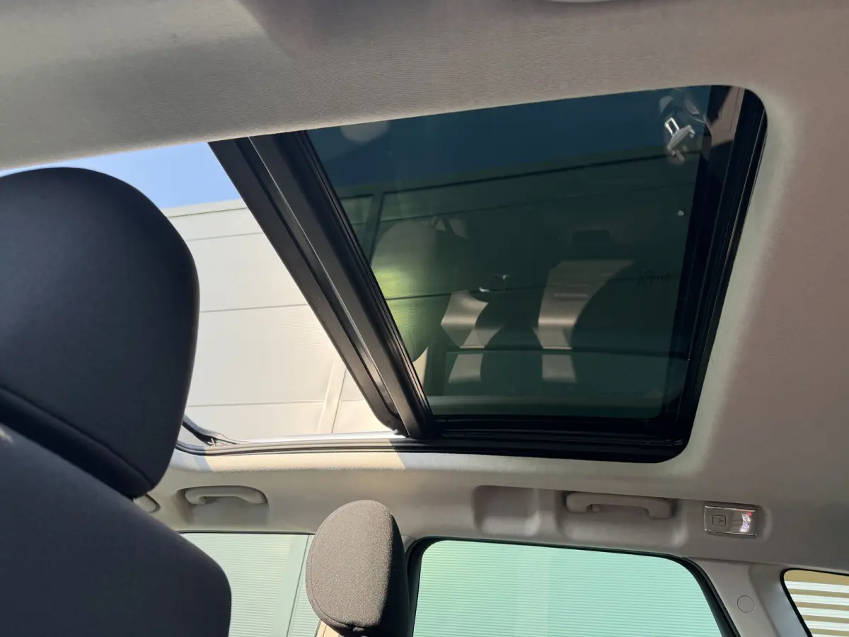 110pk Shine (Elektrisch Schuifdak - trekhaak - Camera - Parkeersensoren V+A - Automatische Airco - Navigatie - Apple carplay)