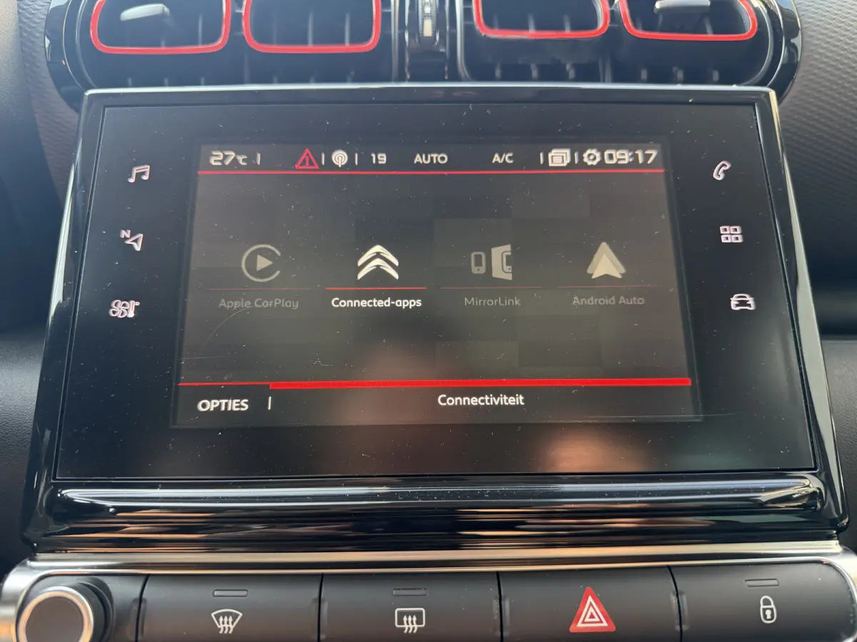110pk Shine (Elektrisch Schuifdak - trekhaak - Camera - Parkeersensoren V+A - Automatische Airco - Navigatie - Apple carplay)