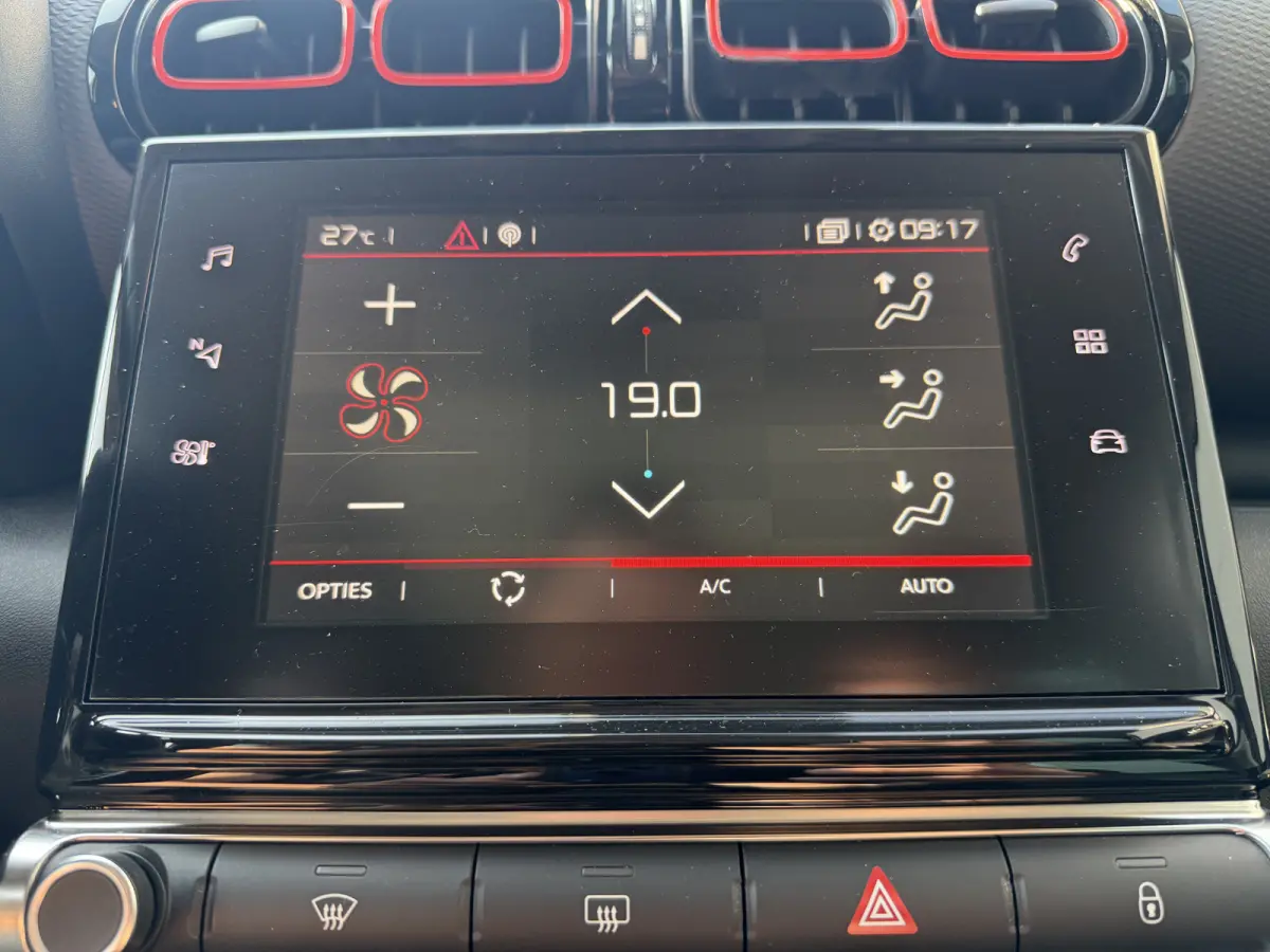 110pk Shine (Elektrisch Schuifdak - trekhaak - Camera - Parkeersensoren V+A - Automatische Airco - Navigatie - Apple carplay)