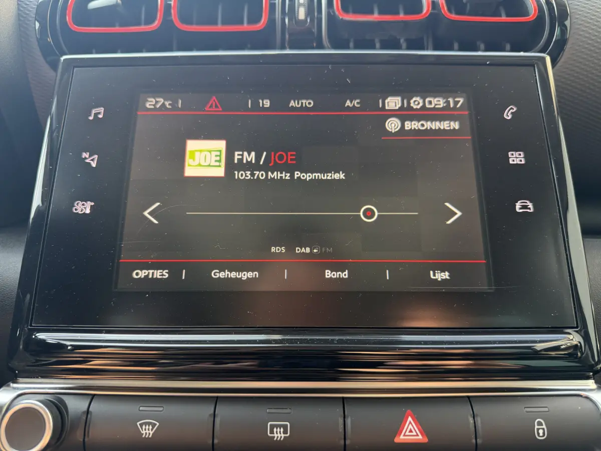 110pk Shine (Elektrisch Schuifdak - trekhaak - Camera - Parkeersensoren V+A - Automatische Airco - Navigatie - Apple carplay)