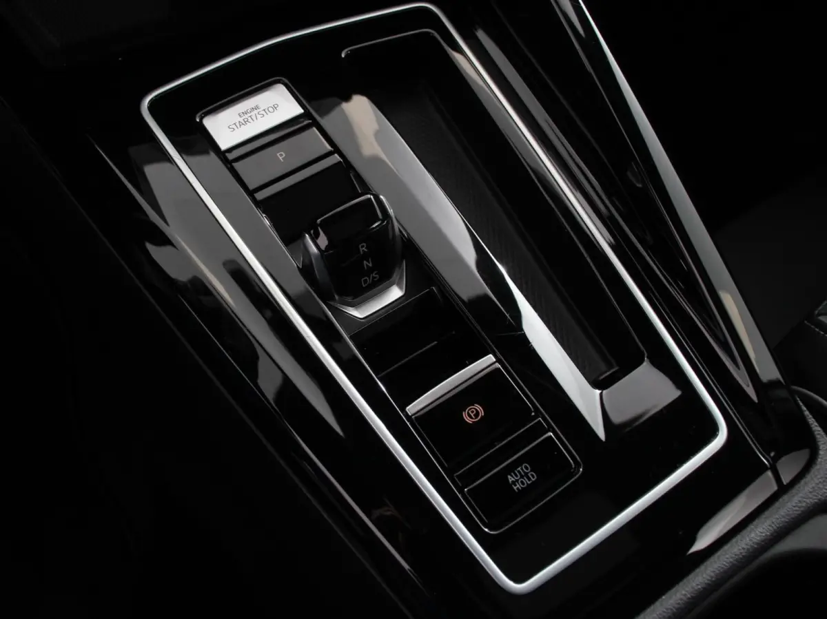 1.5 eTSI DSG R-Line Panorama dak Navigatie Apple Carplay/Android Auto Climate Control Camera Dab Extra Getint Glas Adaptive Cruise Control Virtual Cockpit Lichtmetalen Velgen