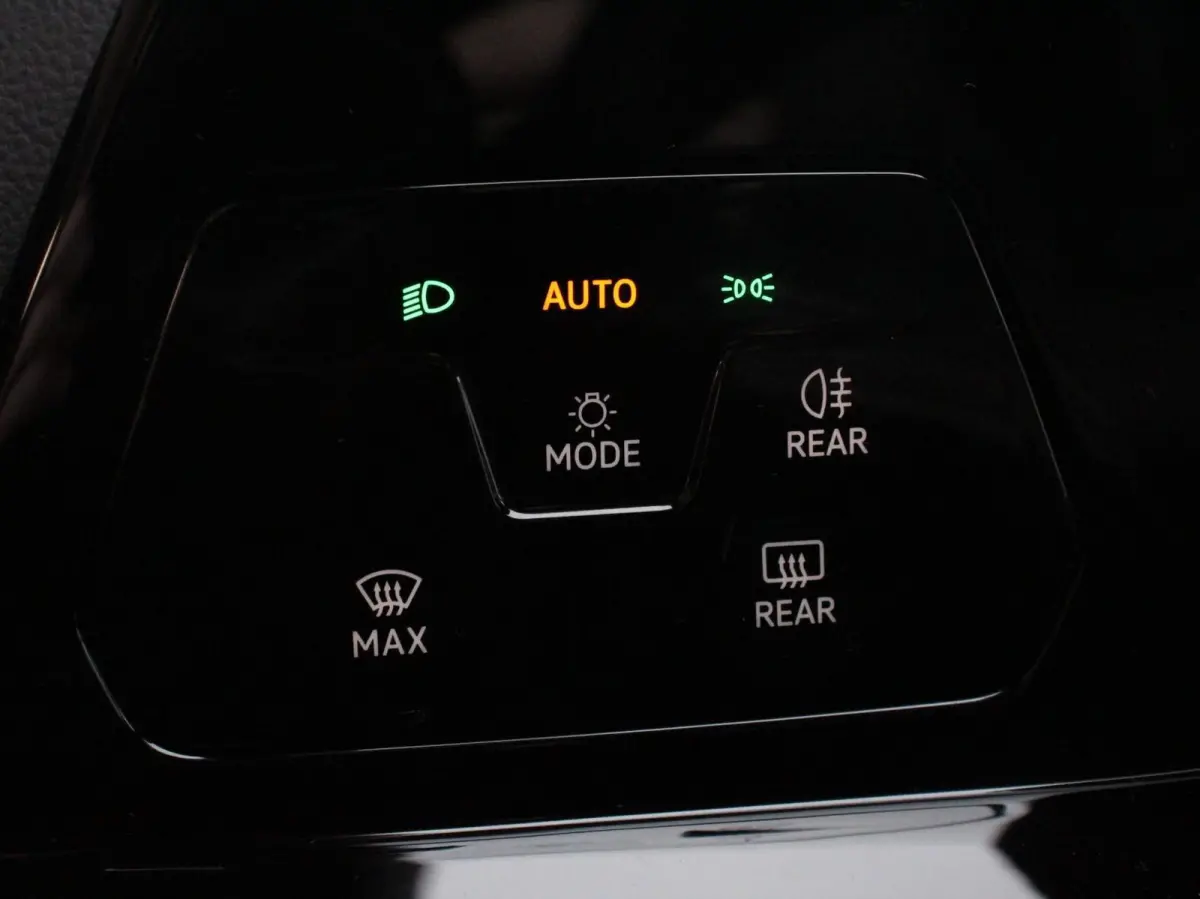 1.5 eTSI DSG R-Line Panorama dak Navigatie Apple Carplay/Android Auto Climate Control Camera Dab Extra Getint Glas Adaptive Cruise Control Virtual Cockpit Lichtmetalen Velgen