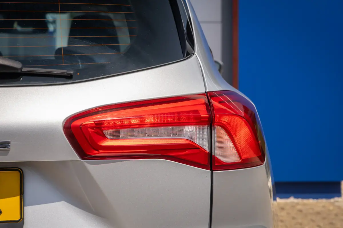 1.0 EcoBoost ST Line Business | Apple Carplay/Android Auto | Cruise control | lane Assist | Parkeersensoren Voor / Achter | Airco automatisch | Airco (automatisch) | Apple Carplay/Android Au