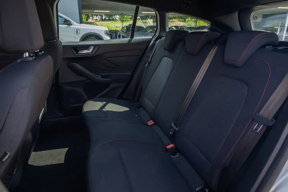 1.0 EcoBoost ST Line Business | Apple Carplay/Android Auto | Cruise control | lane Assist | Parkeersensoren Voor / Achter | Airco automatisch | Airco (automatisch) | Apple Carplay/Android Au
