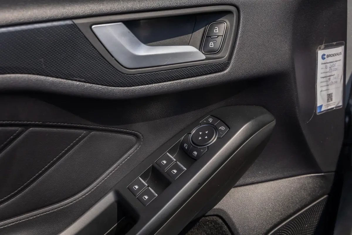 1.0 EcoBoost ST Line Business | Apple Carplay/Android Auto | Cruise control | lane Assist | Parkeersensoren Voor / Achter | Airco automatisch | Airco (automatisch) | Apple Carplay/Android Au