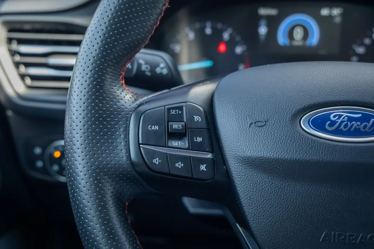 1.0 EcoBoost ST Line Business | Apple Carplay/Android Auto | Cruise control | lane Assist | Parkeersensoren Voor / Achter | Airco automatisch | Airco (automatisch) | Apple Carplay/Android Au