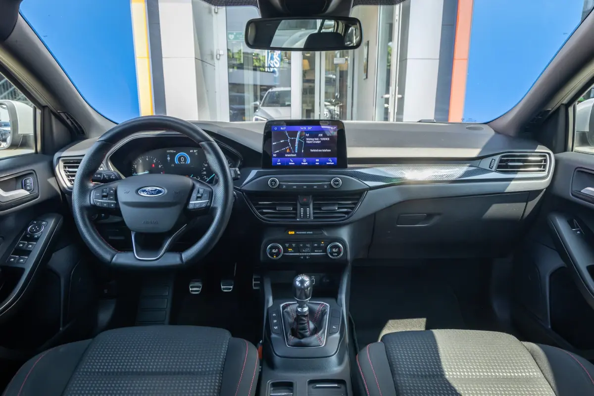 1.0 EcoBoost ST Line Business | Apple Carplay/Android Auto | Cruise control | lane Assist | Parkeersensoren Voor / Achter | Airco automatisch | Airco (automatisch) | Apple Carplay/Android Au