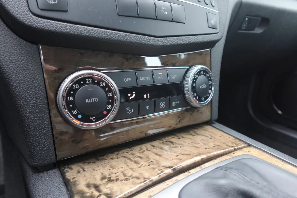 C63 AMG PANO NAVI LEDER VOL