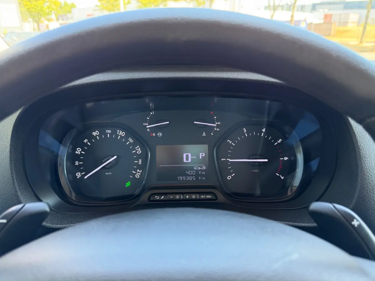 2.0 BlueHDI 180pk automaat XL Club, CarPlay, HUD, KeyLess, Trekhaak, Clima,