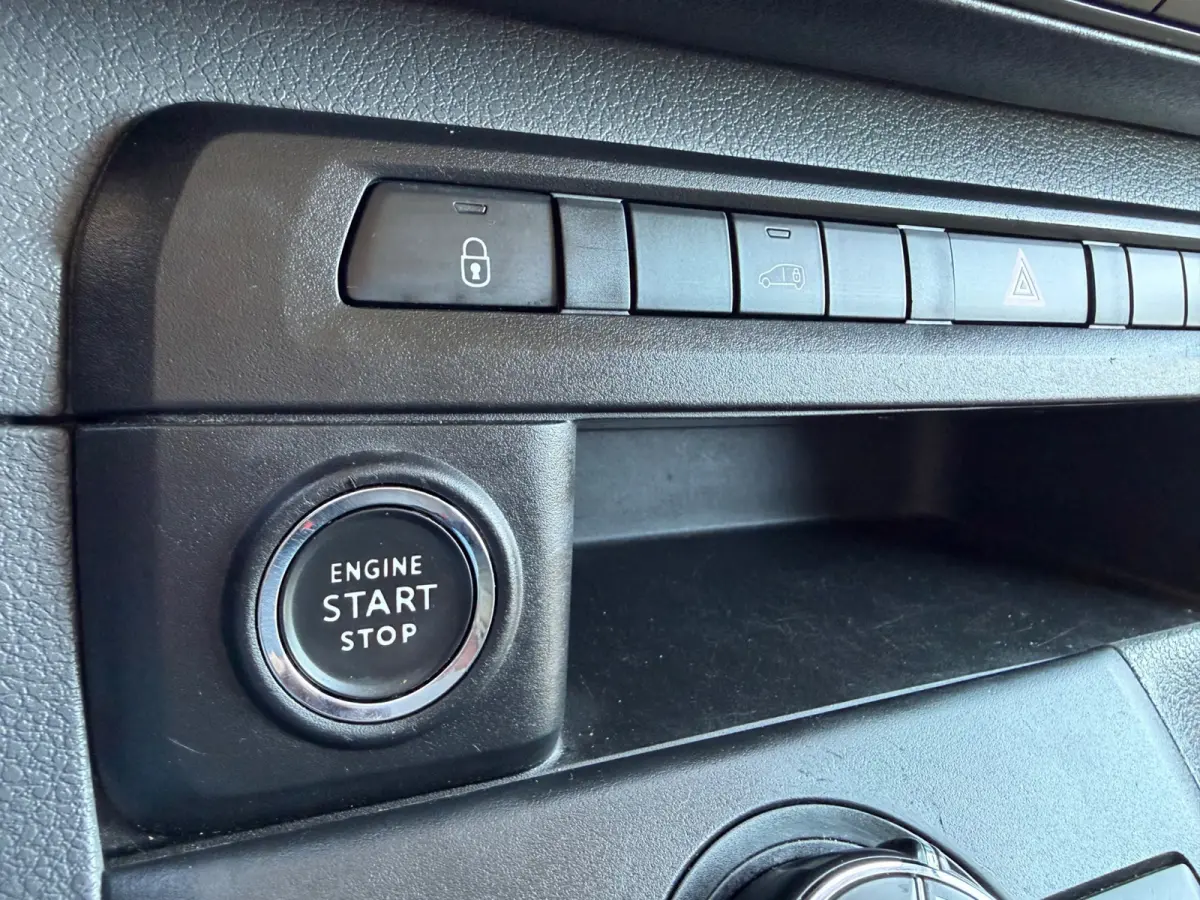 2.0 BlueHDI 180pk automaat XL Club, CarPlay, HUD, KeyLess, Trekhaak, Clima,