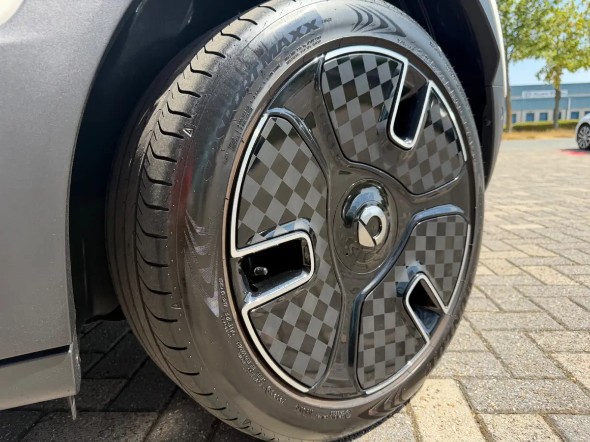 Launch Edition, NAP, limited 1 of 1000, 66 kWh