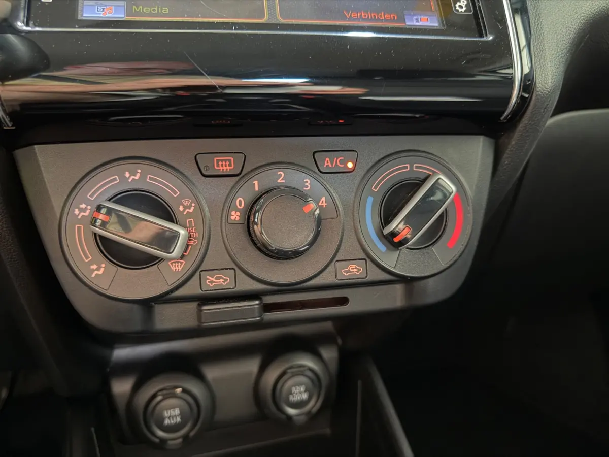 1.2 Select, CarPlay, Airco, Camera