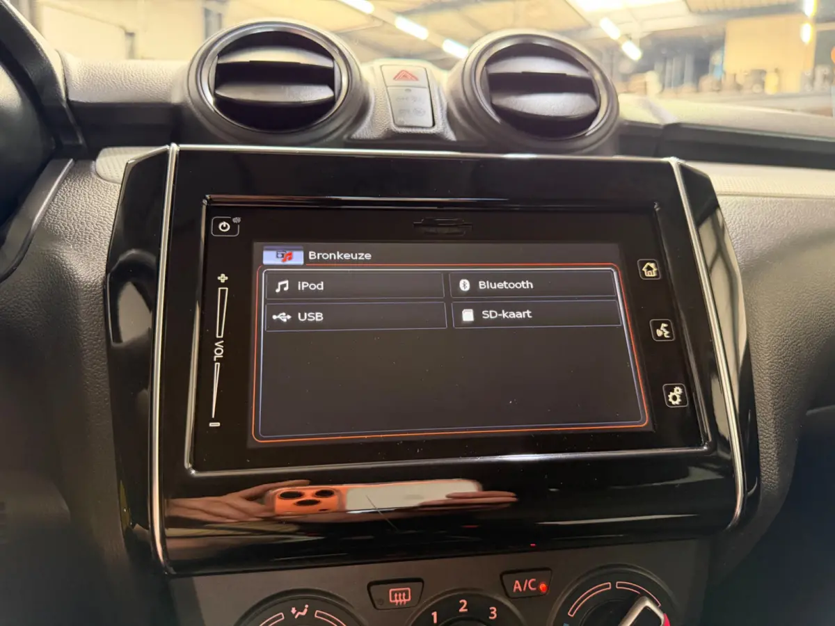 1.2 Select, CarPlay, Airco, Camera