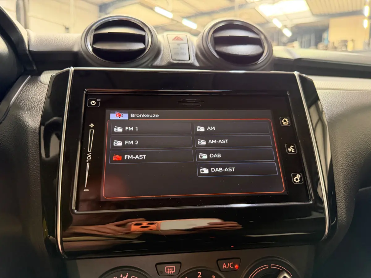 1.2 Select, CarPlay, Airco, Camera