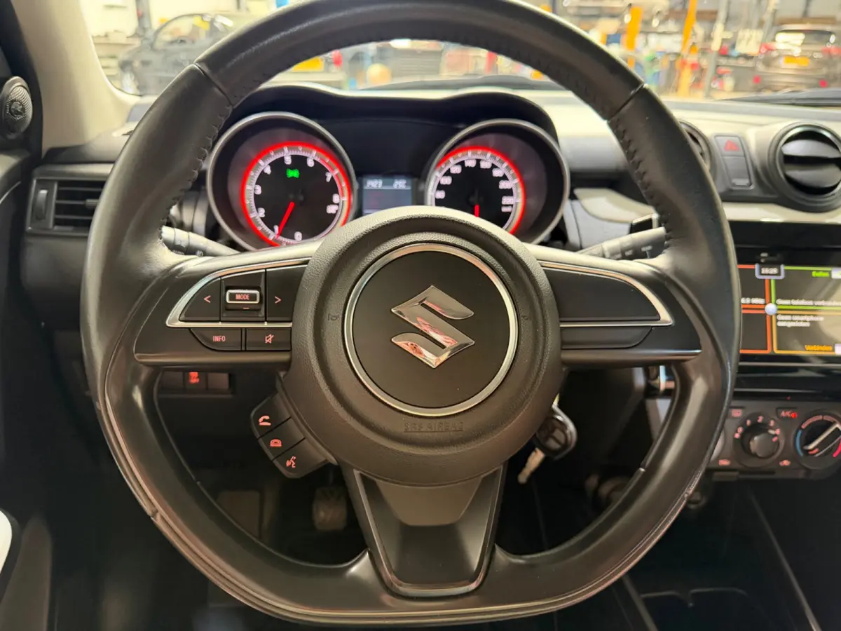 1.2 Select, CarPlay, Airco, Camera