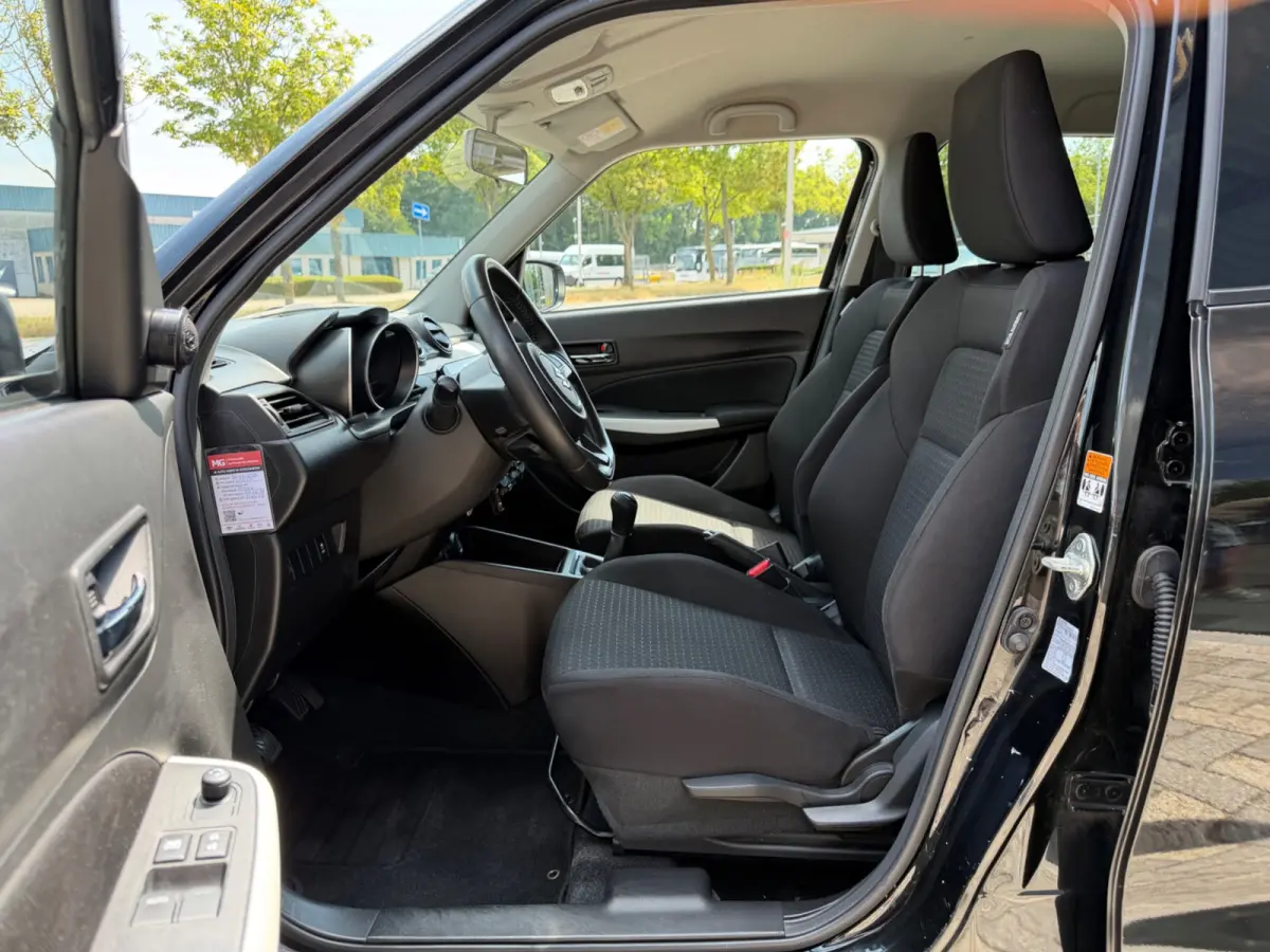 1.2 Select, CarPlay, Airco, Camera
