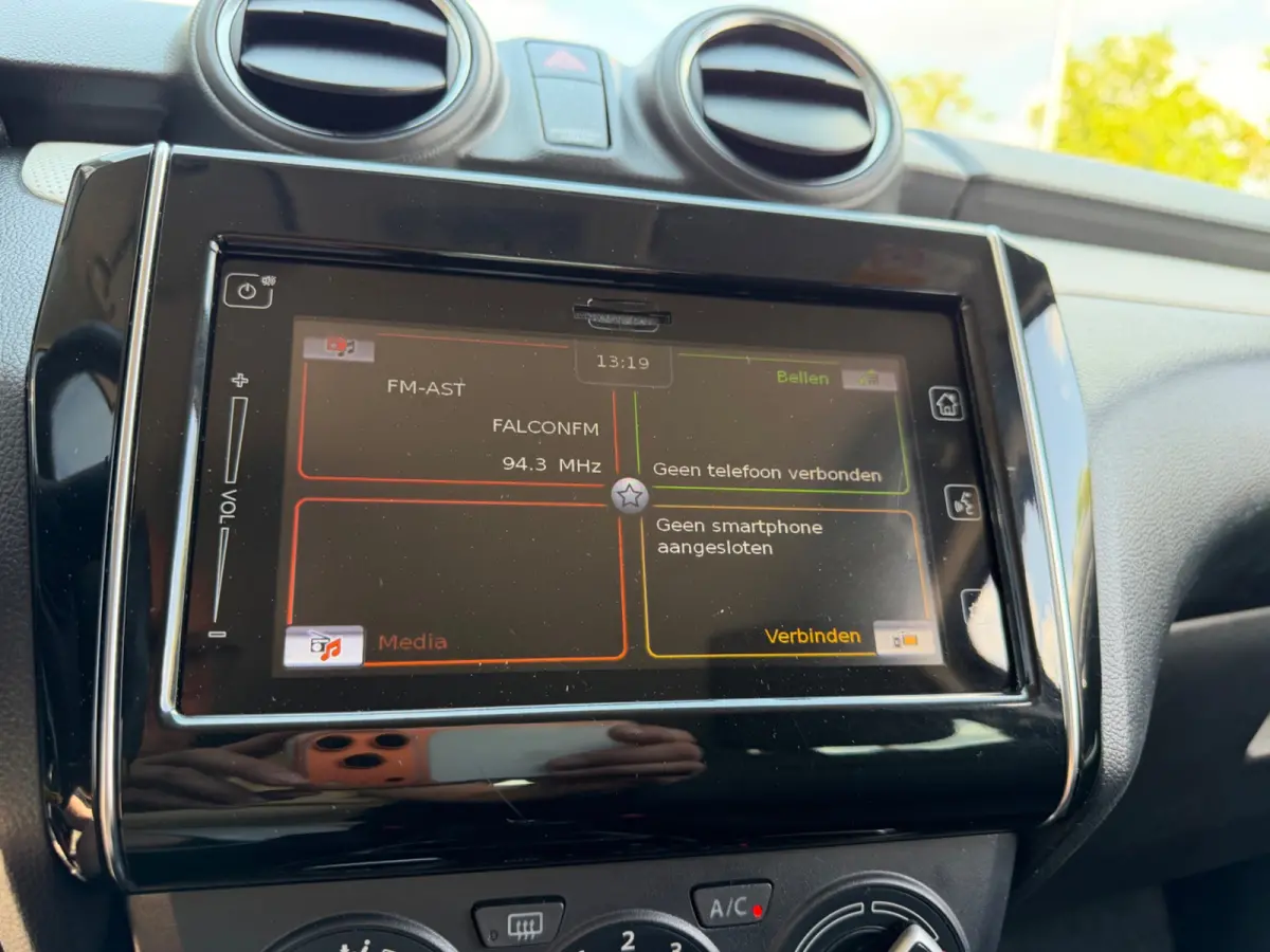 1.2 Select, CarPlay, Airco, Camera