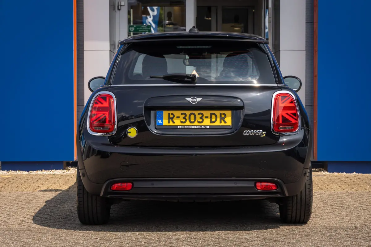 Camden Edition 33 kWh | Apple Carplay/Android Auto | Parkeersensoren | FULL Led | Navi | Lederen Bekleding | Afwijkende dakkleur | Airco (automatisch) | Apple Carplay/Android Auto|telefoonin
