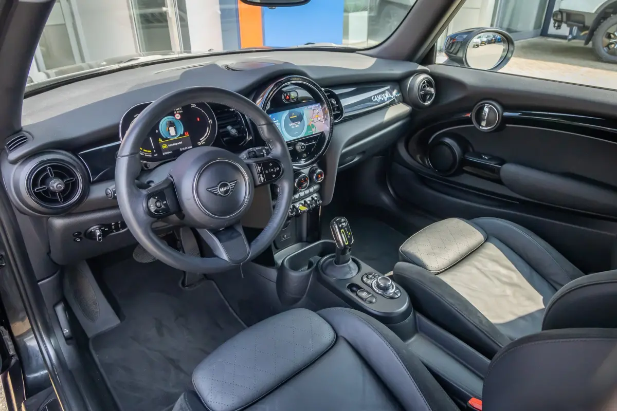 Camden Edition 33 kWh | Apple Carplay/Android Auto | Parkeersensoren | FULL Led | Navi | Lederen Bekleding | Afwijkende dakkleur | Airco (automatisch) | Apple Carplay/Android Auto|telefoonin