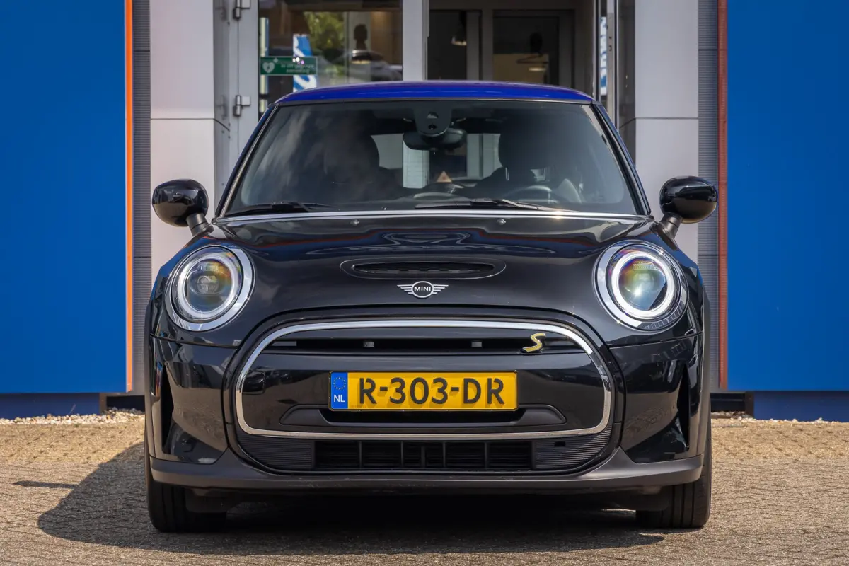 Camden Edition 33 kWh | Apple Carplay/Android Auto | Parkeersensoren | FULL Led | Navi | Lederen Bekleding | Afwijkende dakkleur | Airco (automatisch) | Apple Carplay/Android Auto|telefoonin