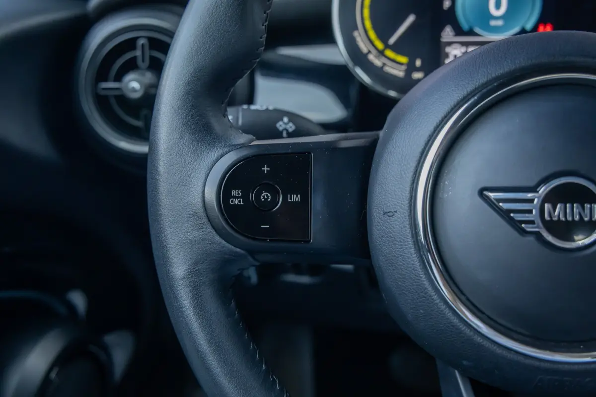 Camden Edition 33 kWh | Apple Carplay/Android Auto | Parkeersensoren | FULL Led | Navi | Lederen Bekleding | Afwijkende dakkleur | Airco (automatisch) | Apple Carplay/Android Auto|telefoonin