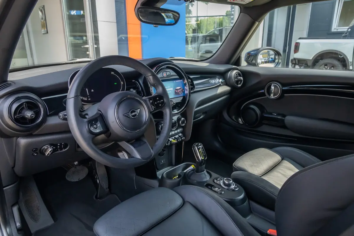 Camden Edition 33 kWh | Apple Carplay/Android Auto | Parkeersensoren | FULL Led | Navi | Lederen Bekleding | Afwijkende dakkleur | Airco (automatisch) | Apple Carplay/Android Auto|telefoonin