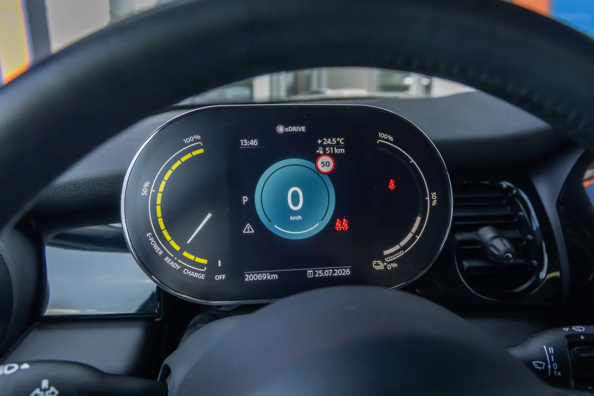 Camden Edition 33 kWh | Apple Carplay/Android Auto | Parkeersensoren | FULL Led | Navi | Lederen Bekleding | Afwijkende dakkleur | Airco (automatisch) | Apple Carplay/Android Auto|telefoonin