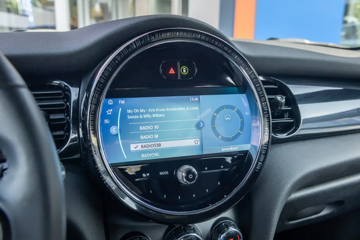 Camden Edition 33 kWh | Apple Carplay/Android Auto | Parkeersensoren | FULL Led | Navi | Lederen Bekleding | Afwijkende dakkleur | Airco (automatisch) | Apple Carplay/Android Auto|telefoonin